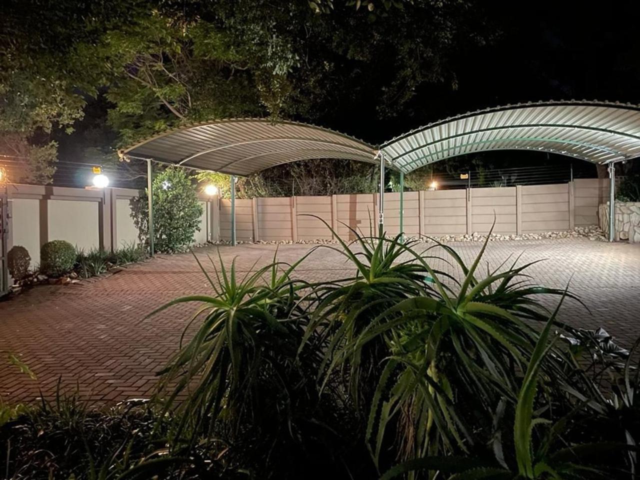 Spies Villa - Fast Wi-Fi, Netflix And Generator Middelburg  Exterior photo