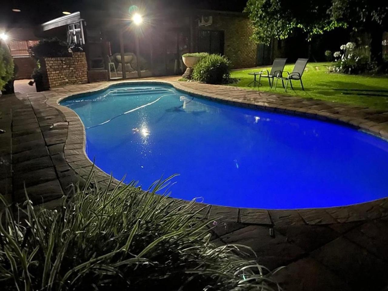 Spies Villa - Fast Wi-Fi, Netflix And Generator Middelburg  Exterior photo